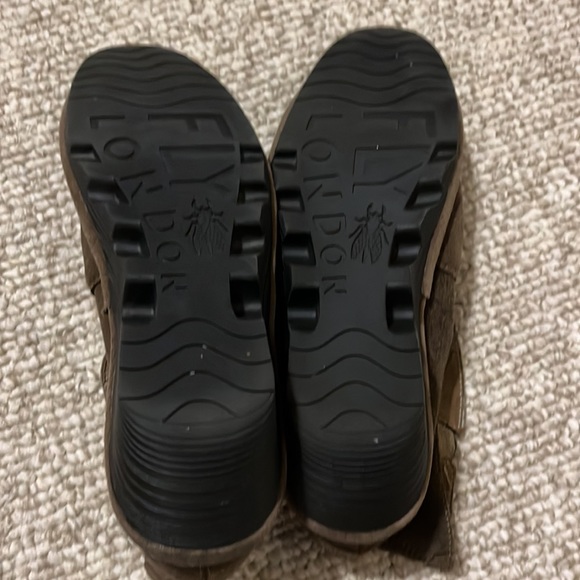 FLY London SZ 39 US SZ 8.5 suede ankle boots. Preowned in great condition. - Picture 6 of 14